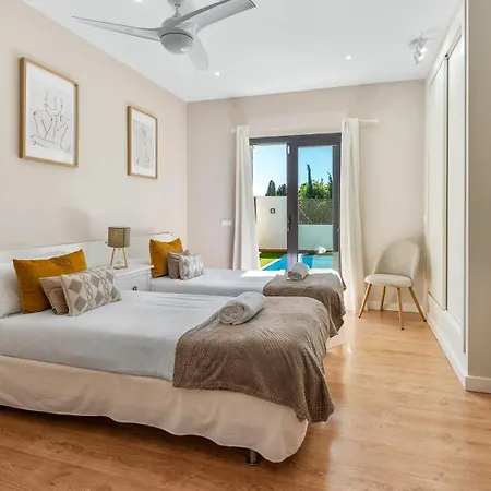 Villa Vacation Marbella I Riviera Del Sol, Private Pool, Jacuzzi, Sauna, Gym, Cinema, Billiard, Walking Distance To The Málaga