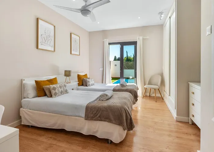 Villa Vacation Marbella I Riviera Del Sol, Private Pool, Jacuzzi, Sauna, Gym, Cinema, Billiard, Walking Distance To The Málaga